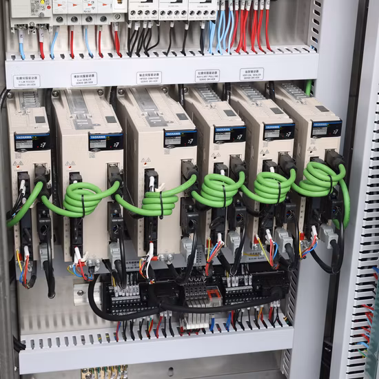 Galleta automática Fideos instantáneos Chapati Pastel Pan Alimentos Servo Envasado Almohada/Paquete de envoltura de flujo Máquina de sellado de envases familiares de grupo secundario